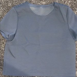 Cropped athletic shirt